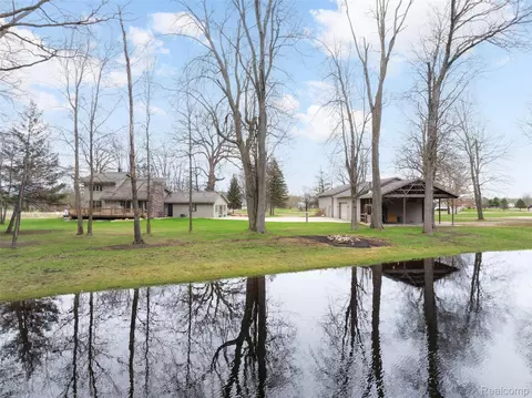 9247 Schrepfer Rd, Howell, MI 48855