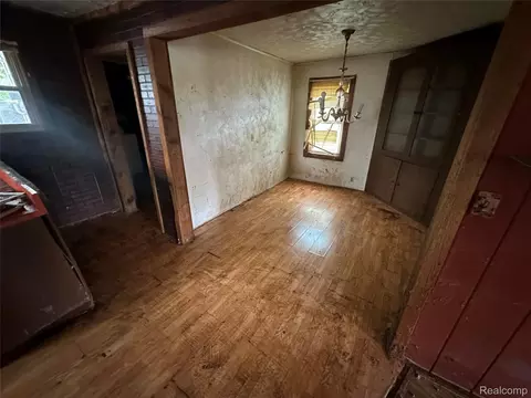 3357 Cloverdale St, Monroe, MI 48162 photo 2
