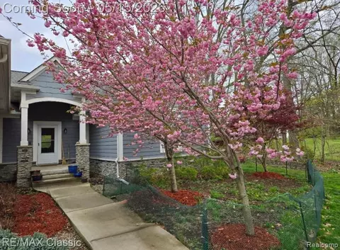 3699 Old Plank Rd, Milford, MI 48381