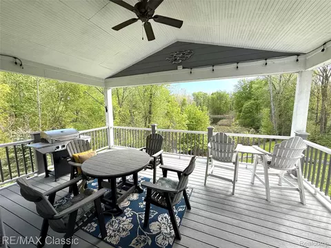 3699 Old Plank Rd, Milford, MI 48381