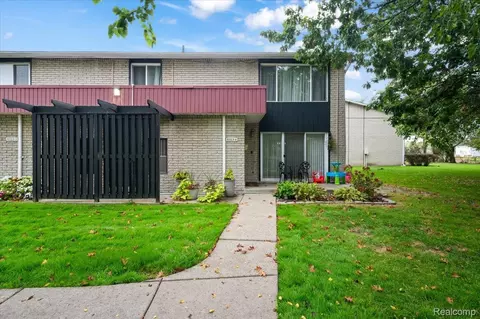 8323 Karam Blvd #4, Warren, MI 48093