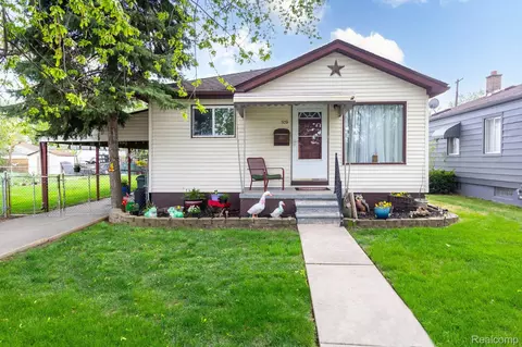 509 Cleophus Pkwy, Lincoln Park, MI 48146