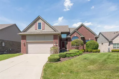 20605 Golf Ridge Cir, Livonia, MI 48152
