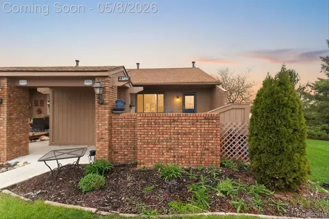 25381 Potomac Dr #6, South Lyon, MI 48178