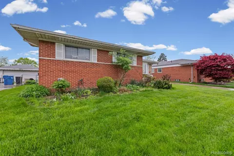 13030 Stamford Ave, Warren, MI 48089