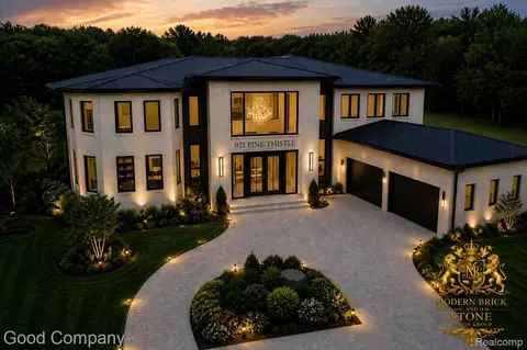 921 Pine Thistle Ln, Bloomfield Hills, MI 48302