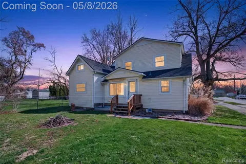 29157 S Wesley Ave, Flat Rock, MI 48134
