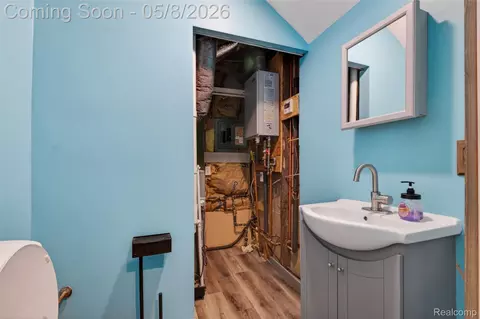 Bath - 29157 S Wesley Ave, Flat Rock, MI 48134 photo 5 of 6