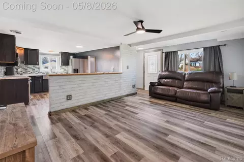 Living - 29157 S Wesley Ave, Flat Rock, MI 48134 photo 4 of 4