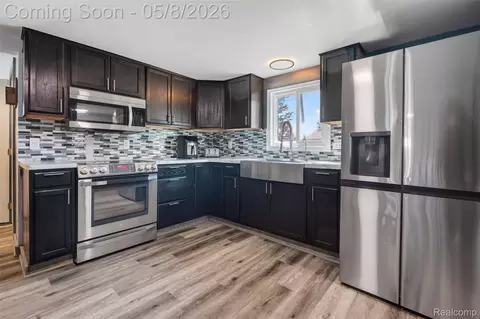 Kitchen - 29157 S Wesley Ave, Flat Rock, MI 48134 photo 2 of 3