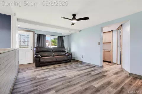 Living - 29157 S Wesley Ave, Flat Rock, MI 48134 photo 2 of 4