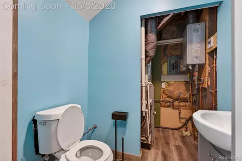 Bath - 29157 S Wesley Ave, Flat Rock, MI 48134 photo 6 of 6