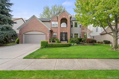 22056 Cherrywood Rd, Woodhaven, MI 48183