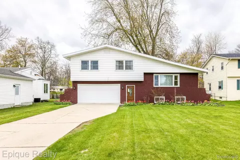 3127 W Woodland Dr, Port Huron, MI 48060