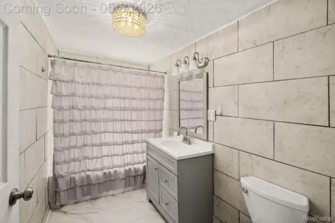 Bath - 409 Fleming St, Howell, MI 48843 photo 1 of 3