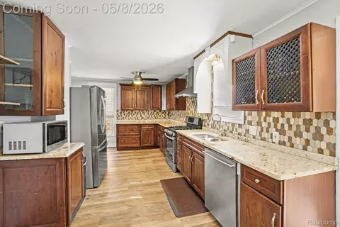 Kitchen - 409 Fleming St, Howell, MI 48843 photo 2 of 2