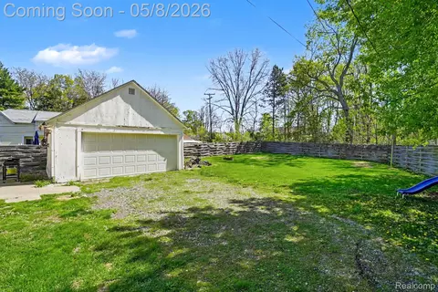 Exterior - 409 Fleming St, Howell, MI 48843 photo 4 of 6