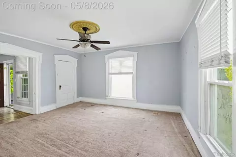 Living - 409 Fleming St, Howell, MI 48843 photo 3 of 4