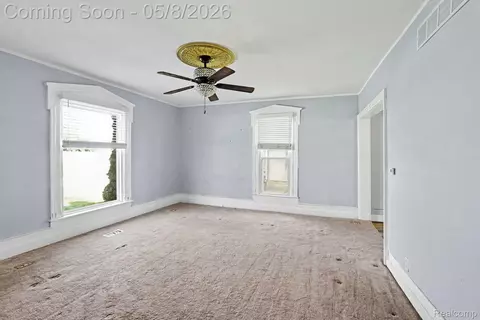 Living - 409 Fleming St, Howell, MI 48843 photo 4 of 4