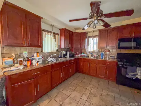 Kitchen - 16525 Ego Ave, Eastpointe, MI 48021 photo 3 of 4