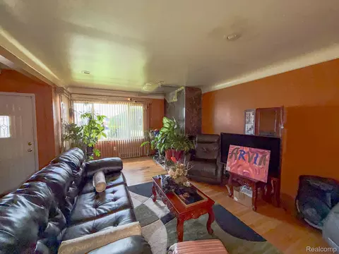 Living - 16525 Ego Ave, Eastpointe, MI 48021 photo 1 of 2