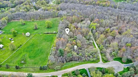 590 Judi Ann Ln, Groveland, MI 48442