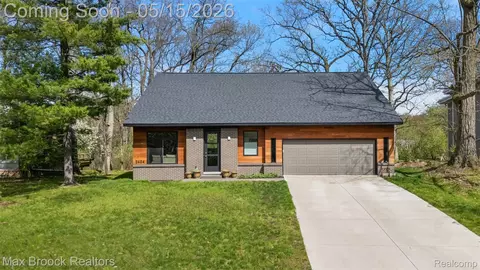 2404 Uplong St, West Bloomfield, MI 48324