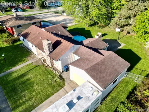 1930 Chelan St E, Flint, MI 48503