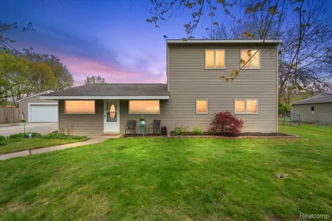4550 Independence Dr, Independence, MI 48346