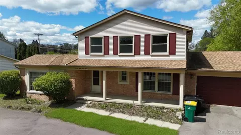 28989 Ramblewood Dr, Farmington Hills, MI 48334