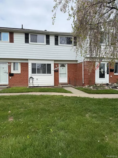 20098 Brian Ct, Clinton Township, MI 48035