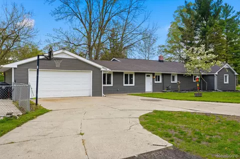 19200 Merriman Ct, Livonia, MI 48152