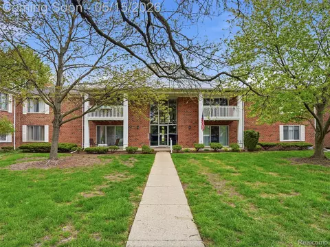 42231 Toddmark Ln, Clinton Township, MI 48038