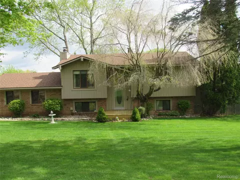 12680 Andersonville Rd, Springfield, MI 48350