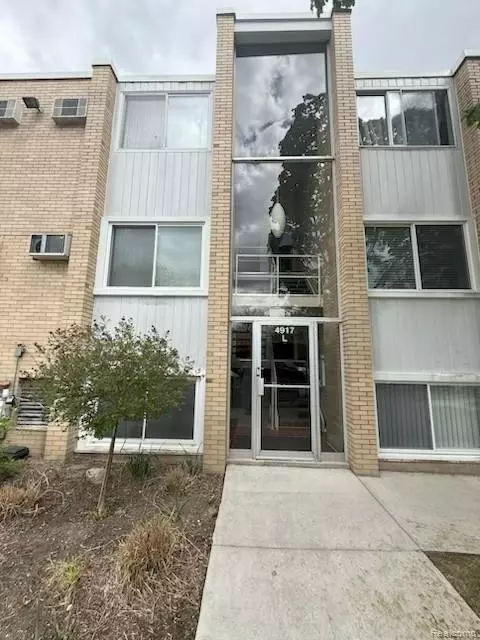 4917 Crooks Rd #L5, Royal Oak, MI 48073