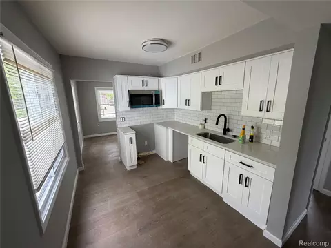 21631 Colgate St, Farmington Hills, MI 48336