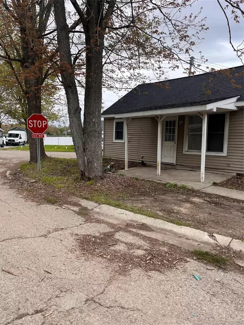 300 Georgia Dr, Elba, MI 48446