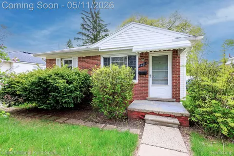 14211 Manhattan St, Oak Park, MI 48237