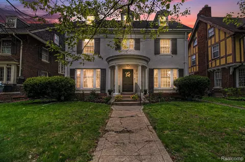 121 Longfellow St, Detroit, MI 48202