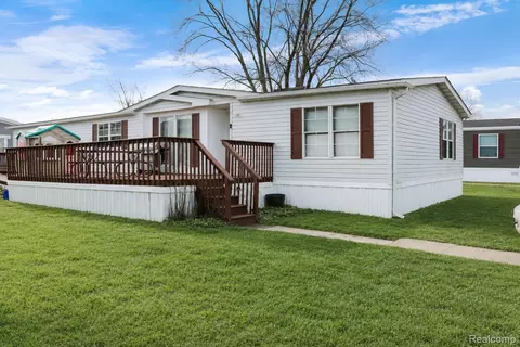 29193 Hazelwood, Huron, MI 48134