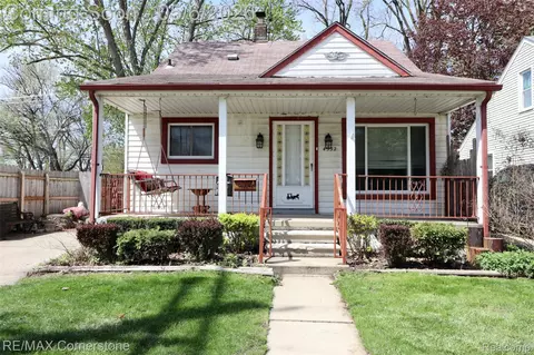 4532 Howe Rd, Wayne, MI 48184