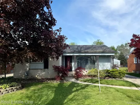 6251 N Charlesworth St, Dearborn Heights, MI 48127