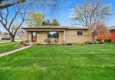 27515 Palomino Dr, Warren, MI 48093