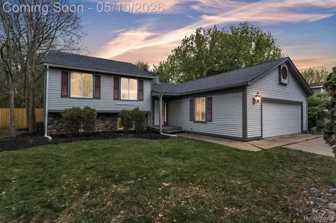 854 Estes Ct, Waterford, MI 48327