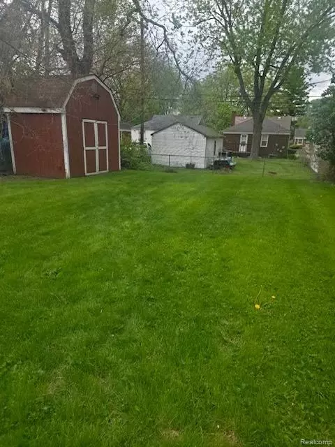 12835 W Parkway St, Detroit, MI 48223