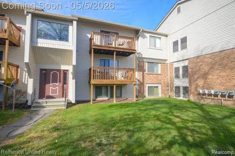 30074 W 12 Mile Rd #114, Farmington Hills, MI 48334
