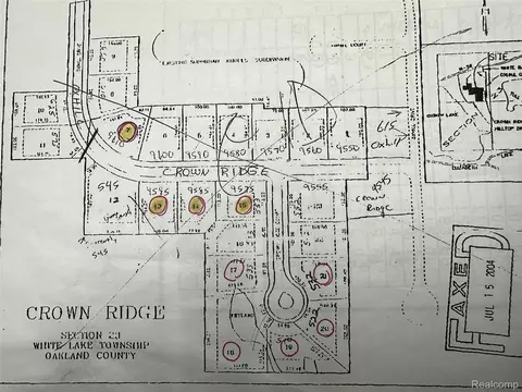 523 Crown Ridge Ct, White Lake, MI 48386