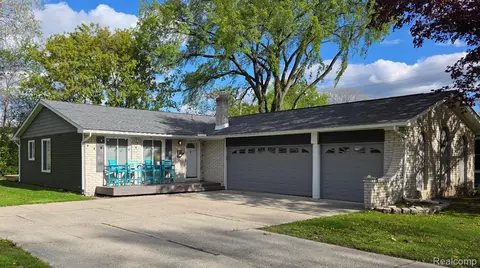 27860 Park Ct, Madison Heights, MI 48071