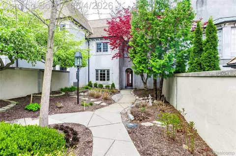 5467 Bristol Parke Dr, Independence, MI 48348