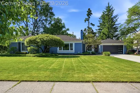 18187 Birwood Ave, Beverly Hills, MI 48025